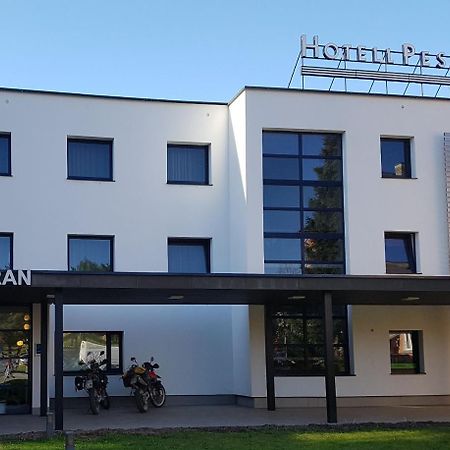 Pesa Hotel Polva Bagian luar foto